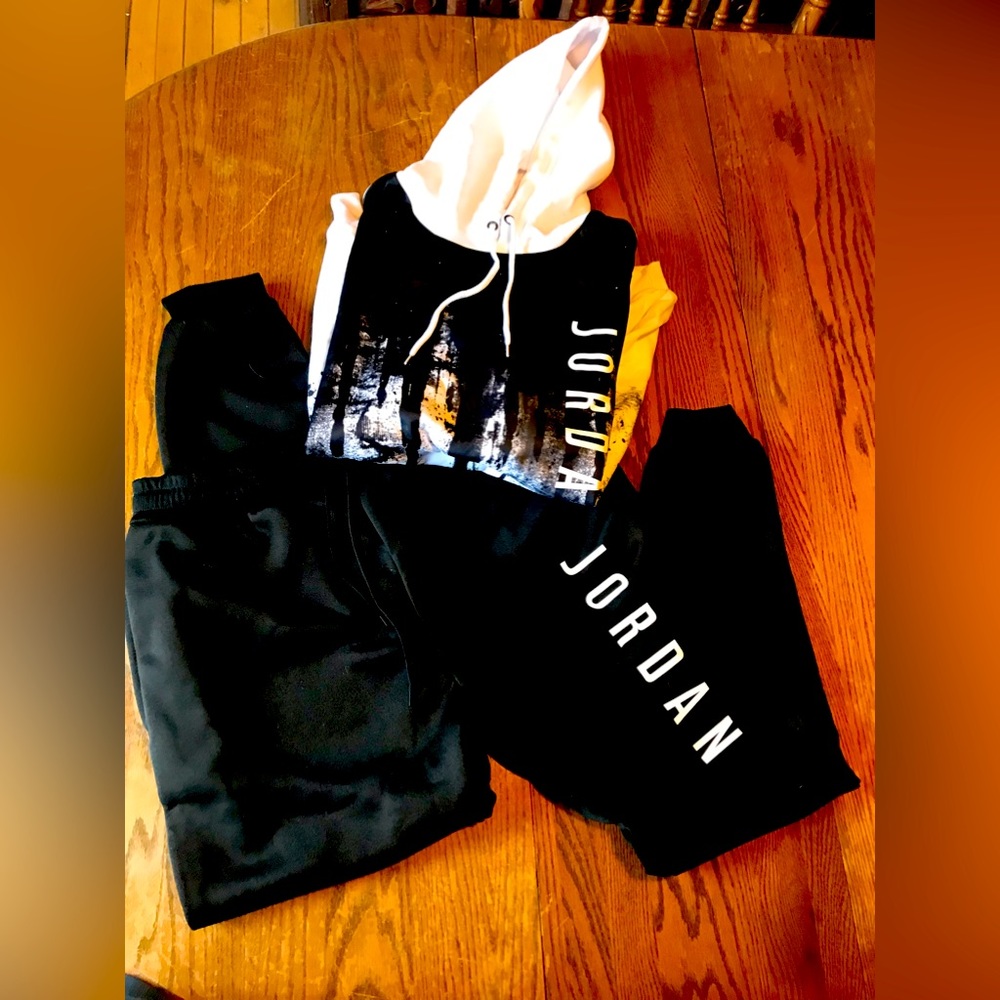 Mens Jordan sweatsuit. Size Medium